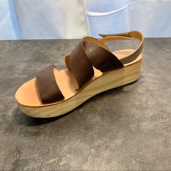 KOOLABURRA by UGG Sandals - Picture 2 of 6